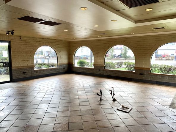 Stand Alone Building Lease Opportunity: 11636 SW Pacific Hwy, Portland, OR 97223